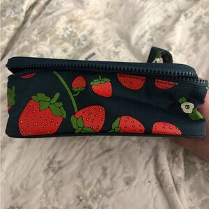 BAGGU Strawberry small cosmetic bag - Navy and Red